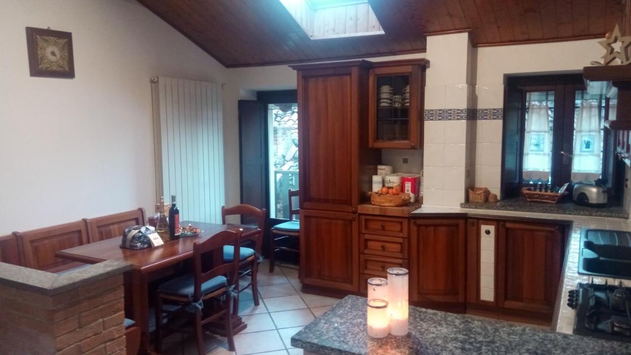 Casa Del Rustico, Indipendente Vista Sacra Con Dipinto Villa Caprie Екстериор снимка