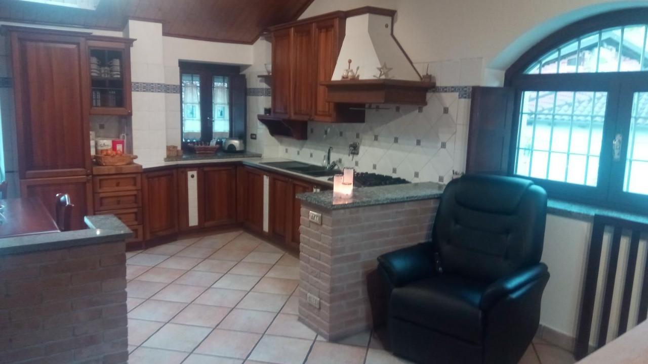 Casa Del Rustico, Indipendente Vista Sacra Con Dipinto Villa Caprie Екстериор снимка