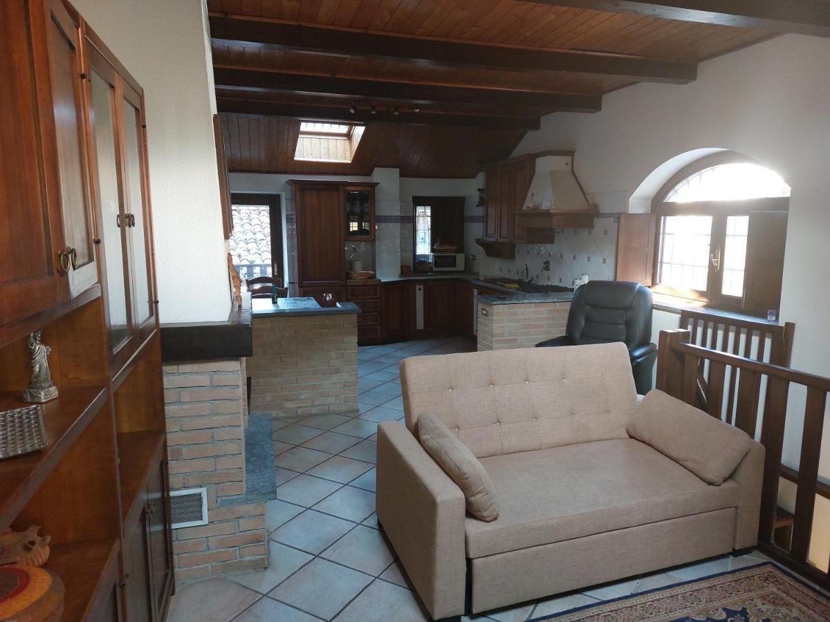 Casa Del Rustico, Indipendente Vista Sacra Con Dipinto Villa Caprie Екстериор снимка