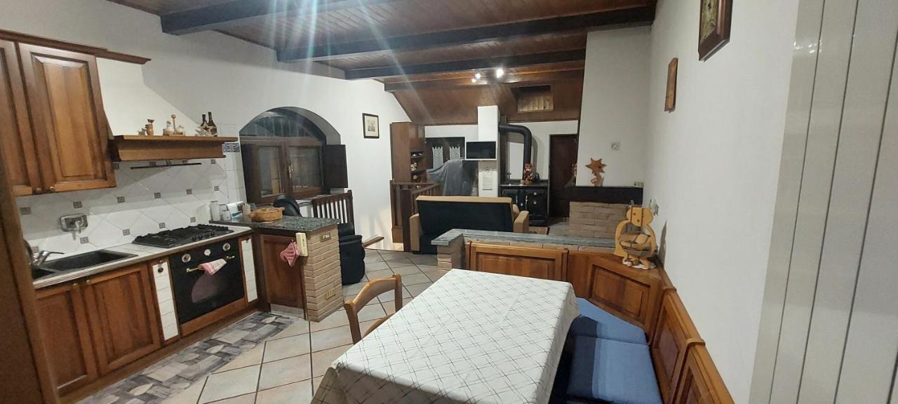 Casa Del Rustico, Indipendente Vista Sacra Con Dipinto Villa Caprie Екстериор снимка