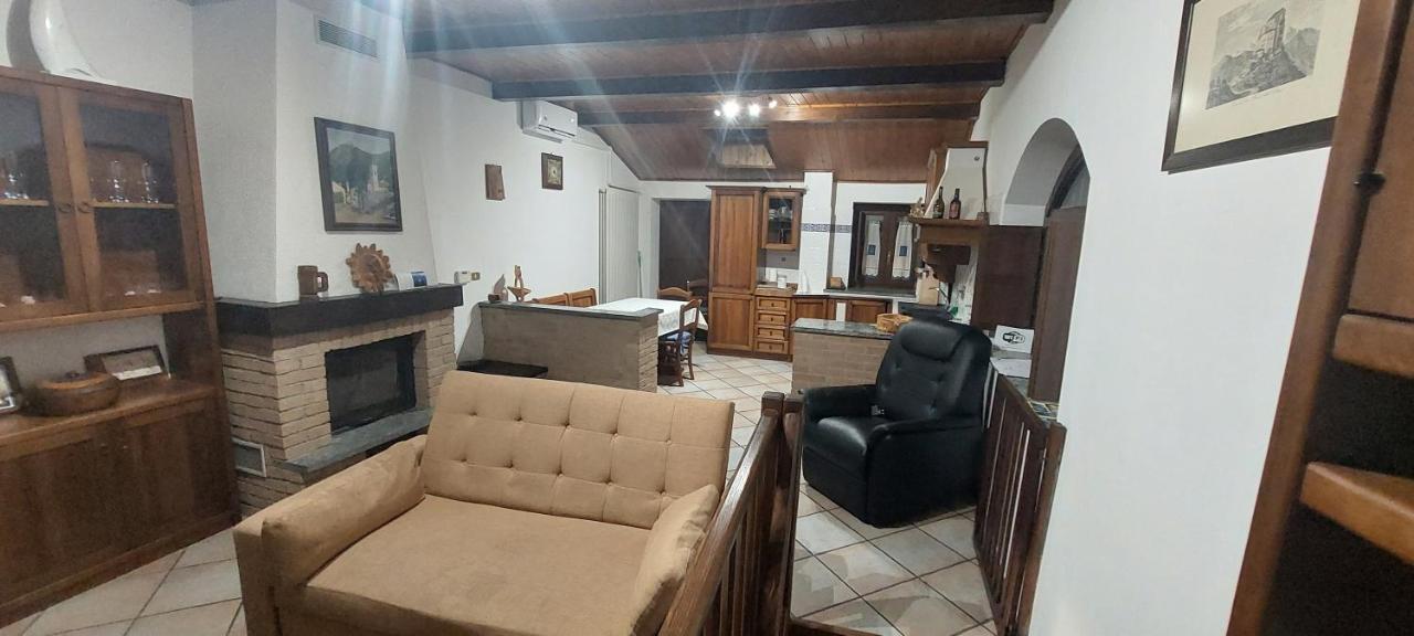 Casa Del Rustico, Indipendente Vista Sacra Con Dipinto Villa Caprie Екстериор снимка